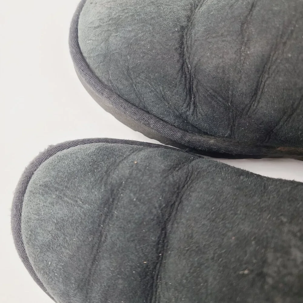 UGG Women's Black Classic Short Sheepskin Mid-Calf Winter Boots Size US 7 - Picture 3 of 7